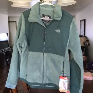 NWT Womens North Face Denali 2. Size M and L.